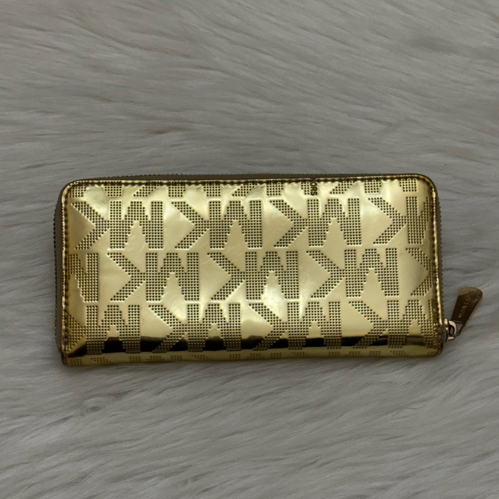 MICHAEL KORS - METALLIC GOLD PATENT LEATHER LONG JET SET CONTINENTAL ZIP WALLET - Picture 4 of 15